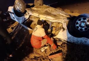 ۲ مصدوم و یک کشته بر اثر واژگونی پژو پارس در اتوبان قم-تهران