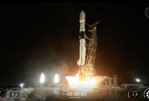 قدرتمندترین موشک جهان روی سکوی پرتاب رفت