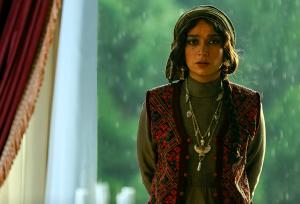 ژست سیمین سریال شکارگاه در کنار رفیق بازیگرش