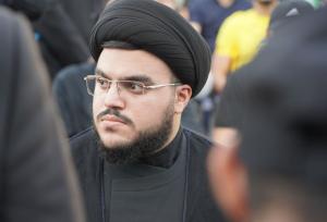 چهره غمگین پسرِ سیدحسن نصرالله در مراسم پدرش