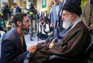 قله نزدیک است، یاری کن امام عصر را