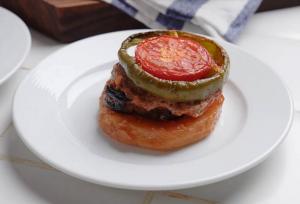 طرز تهیه خوراک گوشت و بادمجان ترکیه‌ای