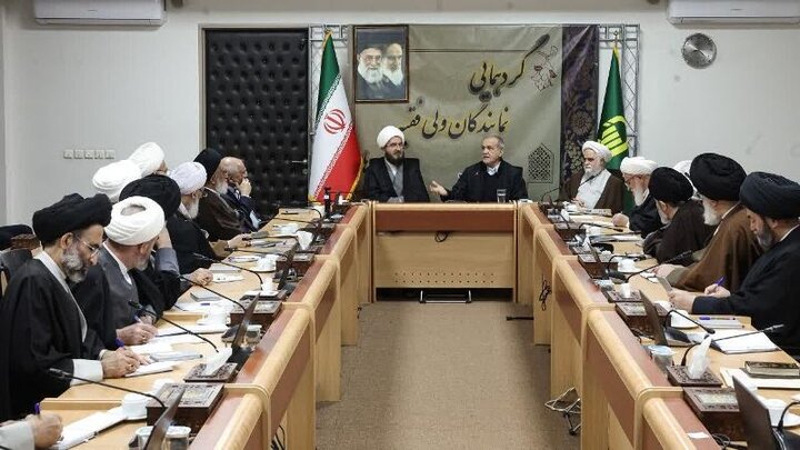 توجه به معیشت مردم و رفع مشکلات اقتصادی است