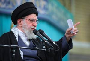 رهبر انقلاب: اگر جنگی راه بیندازند این بار جنگ منطقه‌ای خواهد بود