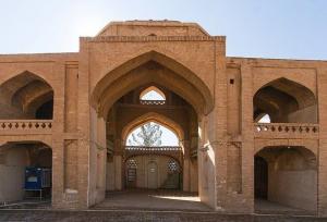 مسجد خسرو اردستان؛ تلاقی تاریخ و هنر