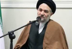 امام جمعه بروجرد: انقلاب اسلامی با پشتوانه الهی و ایمان مردم شکست‌ناپذیر است