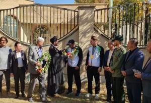 قهرمانان گلبال نابینایان نماد تلاش و امید جوانان تویسرکان شدند