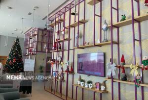 دبی و کمبود نشانه‌هایی از میزبانی/ «کاج»ها جای «نماد»ها را گرفته‌اند!