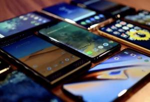 تخصیص ۲.۱ میلیارد دلار ارز نیمایی برای واردات تلفن همراه