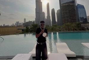 فرار وینیسیوس و نامزدش از مادرید و استراحت در دبی