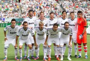 دستکش‌های سفارشی آدان برای دربی رسید