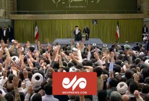 لحظه ورود رهبر انقلاب به حسینیه امام خمینی دردیدار مردمی عید غدیر