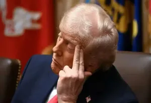 سی‌ان‌ان: ترامپ در حال بررسی حمله‌ای گسترده به ایران است