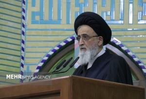 امام جمعه موقت یزد: دشمن با هزینه میلیاردی در پی ناامیدی در جامعه است