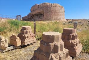 دو شهر باستانی و قدیمی‌ترین دانشگاه شمال غرب ایران  در تهدید بی‌پولی، حفاری غیرمجاز و تعرض