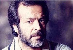 ژست خاص «ایرج قادری» داخل دفتر کارش در دهه ۵۰