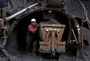 رسیدگی به مشکلات کارگران معادن زغالسنگ با حضور مقامات قضائی و نظارتی کرمان