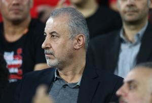 سرقت موبایل و پول از همراه مدیرعامل پرسپولیس در جریان یک اعتراض تند +فیلم