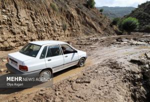 احمدی: طغیان رودخانه‌ها دو محور ارتباطی شهرستان قلعه‌گنج را مسدود کرد