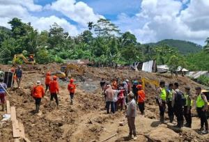 ۳۲ کشته و ۲۱ مفقود در پی رانش زمین در اندونزی