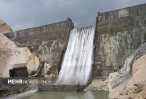 سرریز سد اخند عسلویه برای نخستین بار؛ مهار سیلاب و تأمین پایدار آب