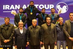 مدال برنز کشتی گیر کردستانی در رقابت‌های قهرمانی کشور