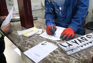 درهای بسته مرکز تعویض پلاک خرم‌دره