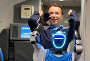 روبات انسان نما مهماندار هواپیمای روسی شد