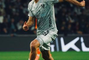 سردار دورسون، غرق در خون شد