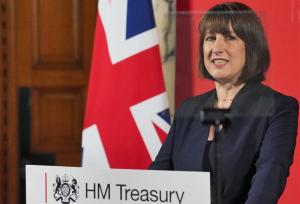 انتقاد تند رئیس بزرگترین شرکت هواپیمایی اروپا از سیاست‌های مالی دولت انگلیس