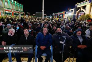 احترام نظامی زائران حاج قاسم به پرچم ایران در ساعت شهادت سردار