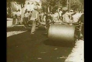 تصویر اولین خیابان آسفالت‌شده تهران در سال ۱۳۱۰