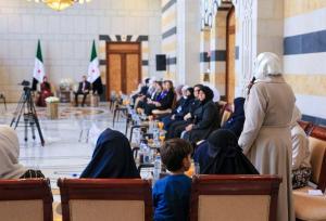 قاب متفاوت از جولانی و همسرش در یک مراسم