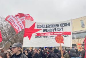 تظاهرات گسترده دانش‌آموزان آلمانی در اعتراض به بازگشت سربازی اجباری