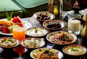 توصیه های تغذیه ای به روزه داران نوجوان و سالمند