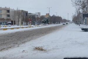 بارش برف در شهر نورآباد