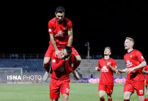 سبک جدید لیزر اندازی تماشاگران در تبریز/ باکیچ، برنامه حسین‌زاده را بهم ریخت