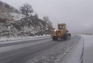 بازگشایی ۵۰ راه روستایی در نهاوند/تداوم کولاک در محور
