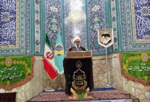 امام جمعه ورامین: انسان غربی در بحران معنویت و هویت گرفتار است