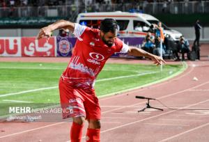 پیروزی پرسپولیس برابر استقلال در نیمه اول؛ گرمای بازی با پنالتی جنجالی