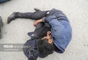 دستگیری معتادان متجاهر و کشف قرص‌های غیرمجاز در فاروج