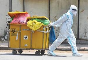 خانی: ۱۱ تن پسماند ویژه از ارومیه به مراکز مجاز امحاء منتقل شد