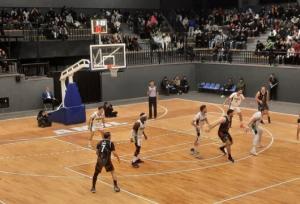 کاله در جدال با طبیعت/ همسایه‌ها برای جایگاه دومی لیگ برتر می‌جنگند