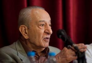 آنها افسانه می‌سازند برای پیش‌برد سیاست‌های خودشان!