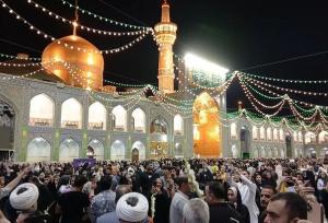 ارادتمندان امام رضا(ع) در شام ولادت گل نثار حضرت کردند