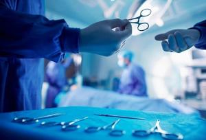 تبلیغ کلینیک زیبایی متخلف توسط یک نماینده مجلس!