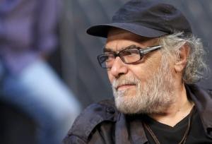 ادامه درمان اکبر زنجانپور در منزل