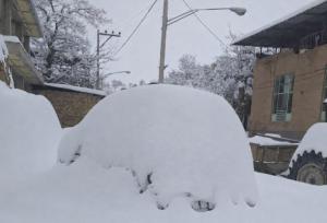 ارتفاع برف در روستای رحق کاشان به بیش از ۵۰ سانتی متر رسید