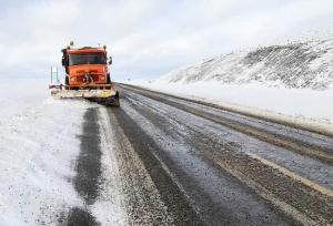 عملیات برفروبی محور خصیل دشت-شلیشه توسط راهداران شهرستان املش