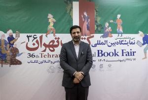 آقای سخنگو در نمایشگاه کتاب هم خواستار مطالعه قانون اساسی شد